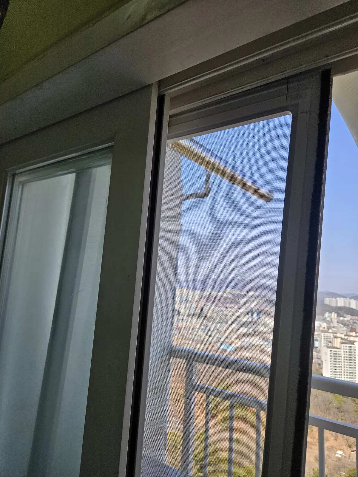 기존 방충망 상태